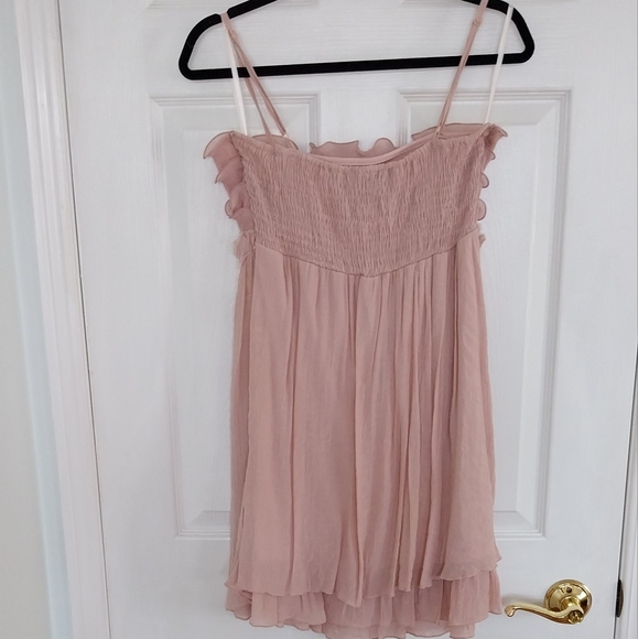 Beautiful dress With Ruffles - Picture 3 of 7